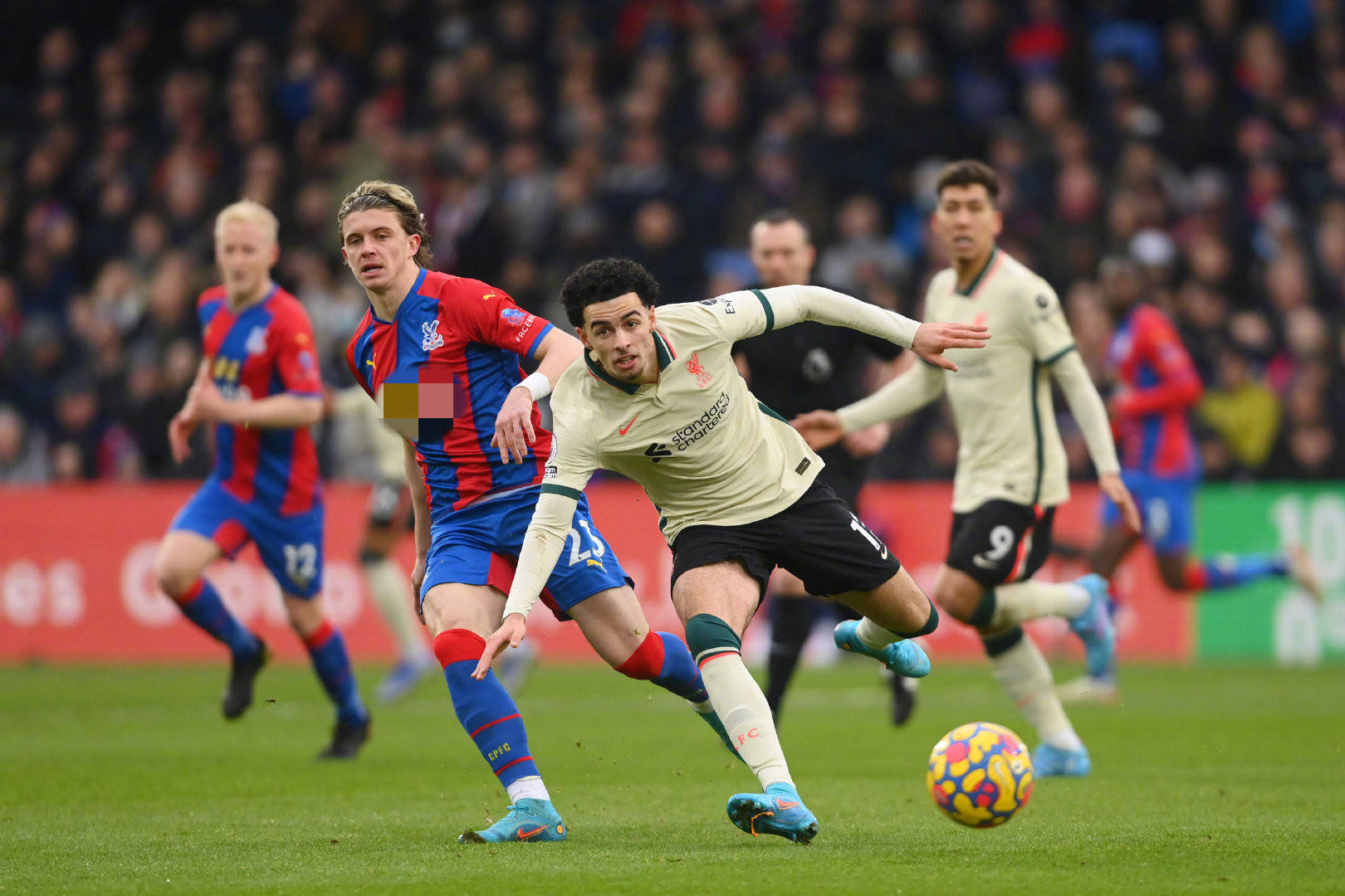 他的人格特 他的人格特